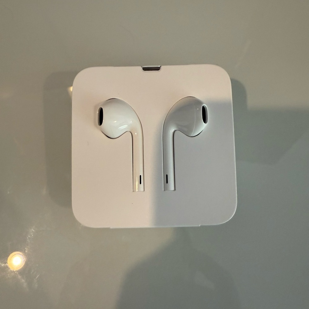 iPhone lightning bundle: new wired earbuds, headphone jack converter, and cable - Picture 2 of 4